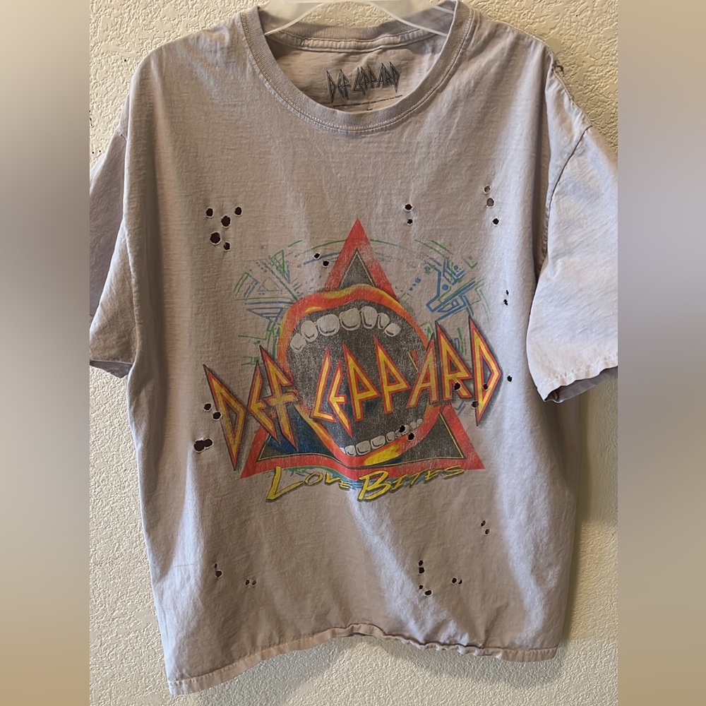 Women’s Def Leopard Graphic T Size M/L